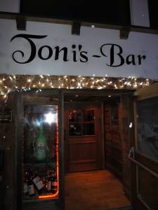 IMG_0293_Ischgl_2014_Tonis_Bar_Eingang